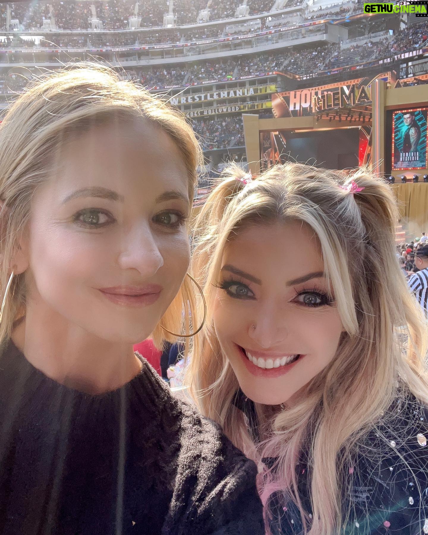 Sarah Michelle Gellar Instagram - Babies first #wrestlemania (thank you @sofi)