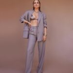 Camilla Luddington Instagram - Suited up for PALEYfest 
Credits-
📸 @sarahkrickphotography 
Styling- @nataliehoseltonstyle 
Makeup- @adamburrell 
Hair- @justinemarjan 

Suit- @Aknvas 
Shoes- @SarahFlint_nyc
Earrings- @cuyana
@_JennyBird
Bracelets- Misho_designs
Rings: @nancynewberg
@nadrijewelry