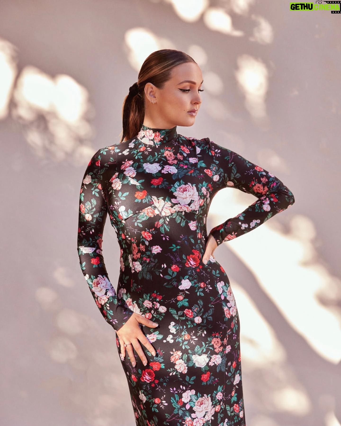 Camilla Luddington Instagram - Thank you to the Television Academy for having me present an award this weekend to the next gen of TV makers!!
📸 @sarahkrickphotography
Makeup @adamburrell
Hair @justinemarjan
🌸 @pacorabanne