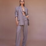 Camilla Luddington Instagram - Suited up for PALEYfest 
Credits-
📸 @sarahkrickphotography 
Styling- @nataliehoseltonstyle 
Makeup- @adamburrell 
Hair- @justinemarjan 

Suit- @Aknvas 
Shoes- @SarahFlint_nyc
Earrings- @cuyana
@_JennyBird
Bracelets- Misho_designs
Rings: @nancynewberg
@nadrijewelry