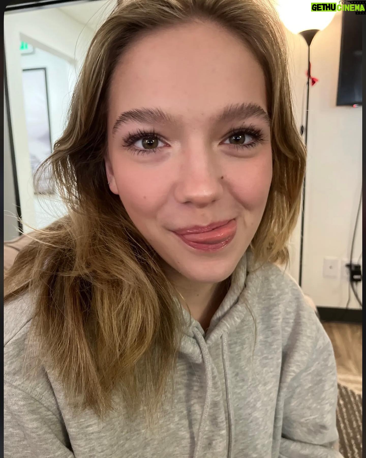 Jayden Bartels Instagram - seasons changing🪷