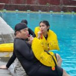 Maine Mendoza Instagram - The path I was supposed to take 8 years ago. My teenage self would be so happy. 😊

Flight attendant training/crash course for #MaineGoals Season 3 pilot week! Catch us on @tv5manila Gandang Mornings weekdays at 8:30am and weeknights at 8pm on BuKo Channel @feelgoodsabuko. 

Can’t wait for you to see what we have in store this season. Exciting goals ahead! 💃🏻