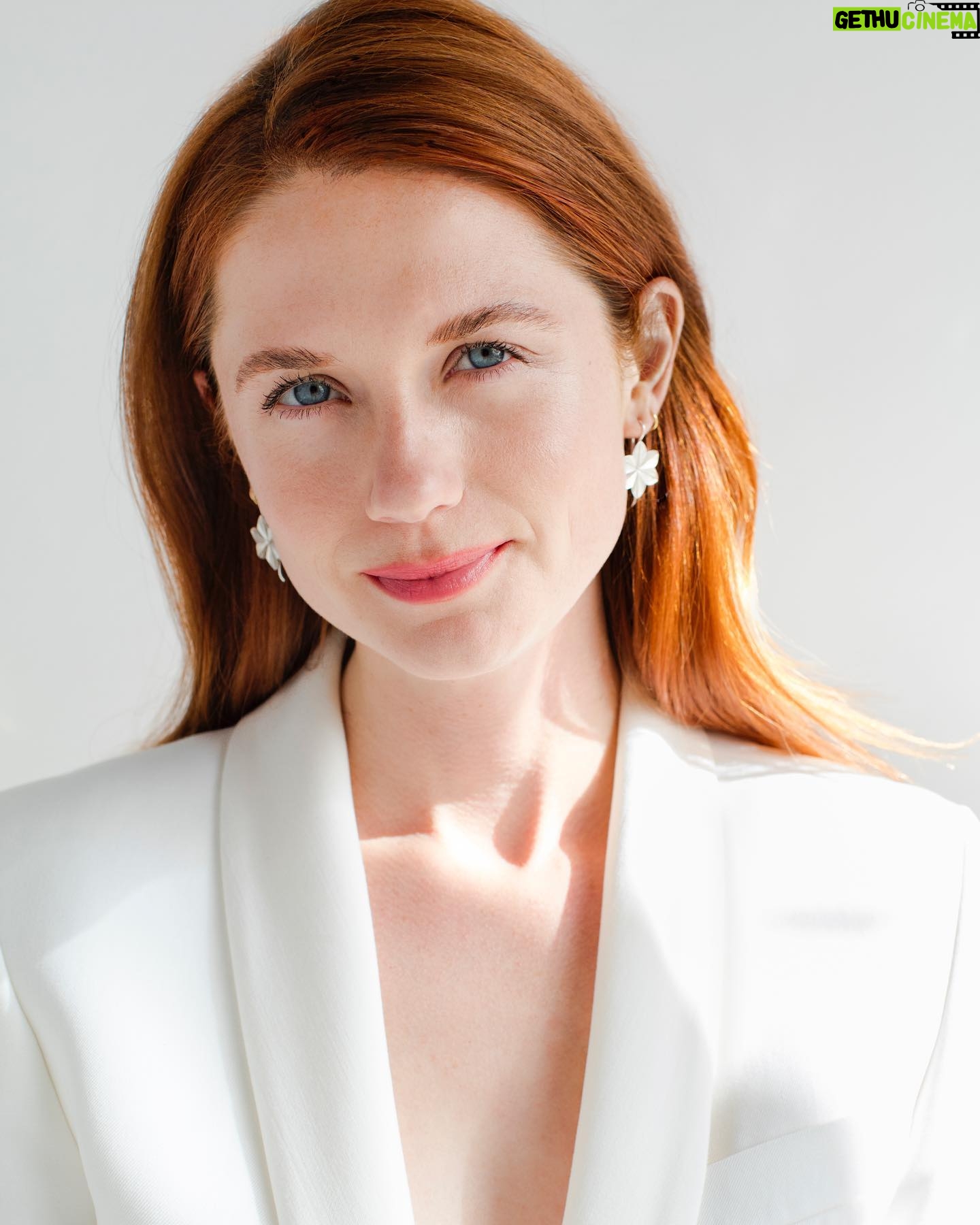 Bonnie Wright Instagram - This month for #EarthMonth I am the guest editor for @marieclaireuk ๐๐๐ itโs been great to curate content and guide the themes! Here are a few words from my editorโs letter
Photo by @lorenzoagiusofficial
Make up by @amberdmakeup
Hair by @cameron.rains
Wearing @wrightandteague and @maggiemarilyn