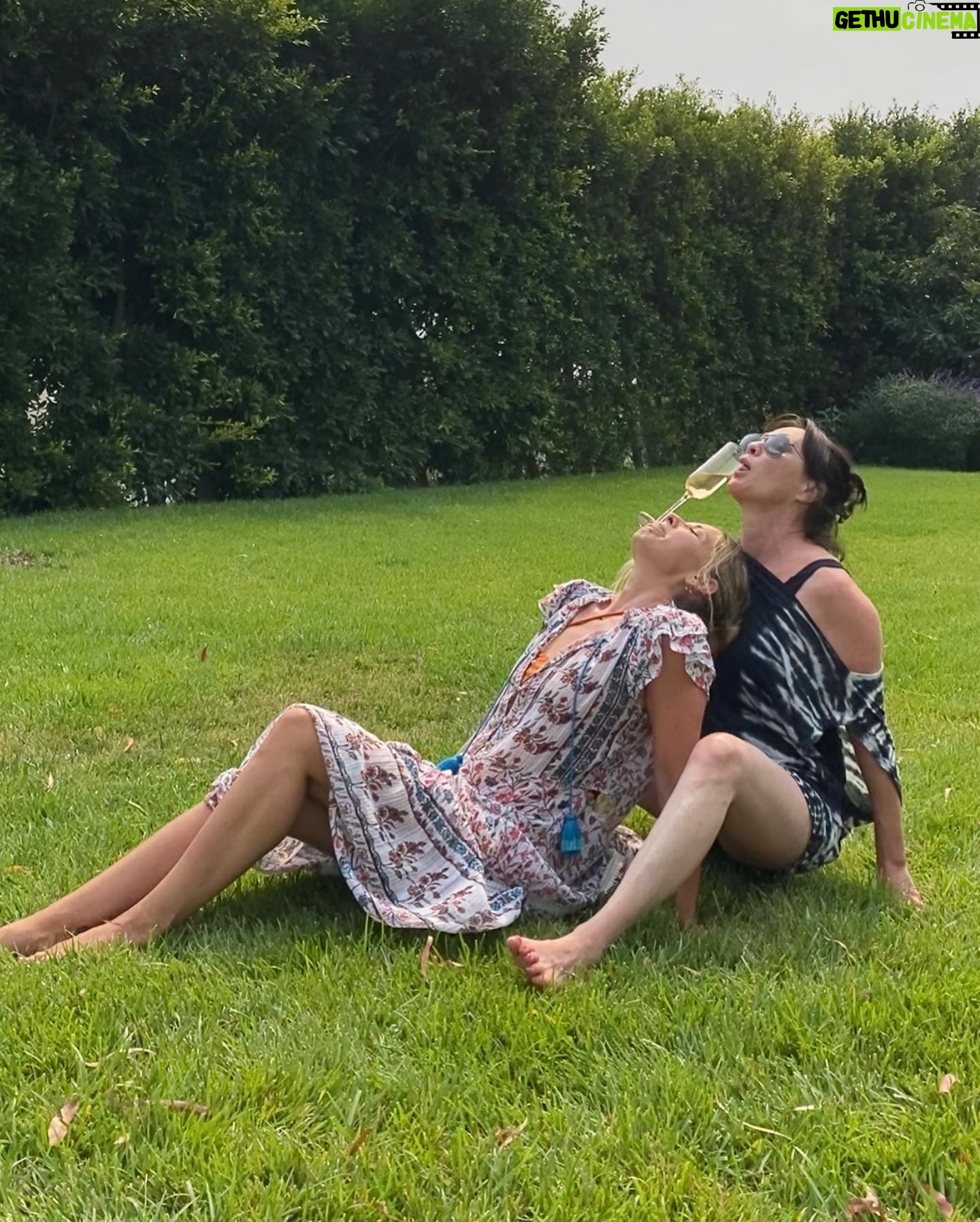 Sarah Michelle Gellar Instagram - It’s your birthday @theshando so in honor of you, here is a slideshow of some of more ridiculous stunts (swipe right) Any suggestions for new ones?