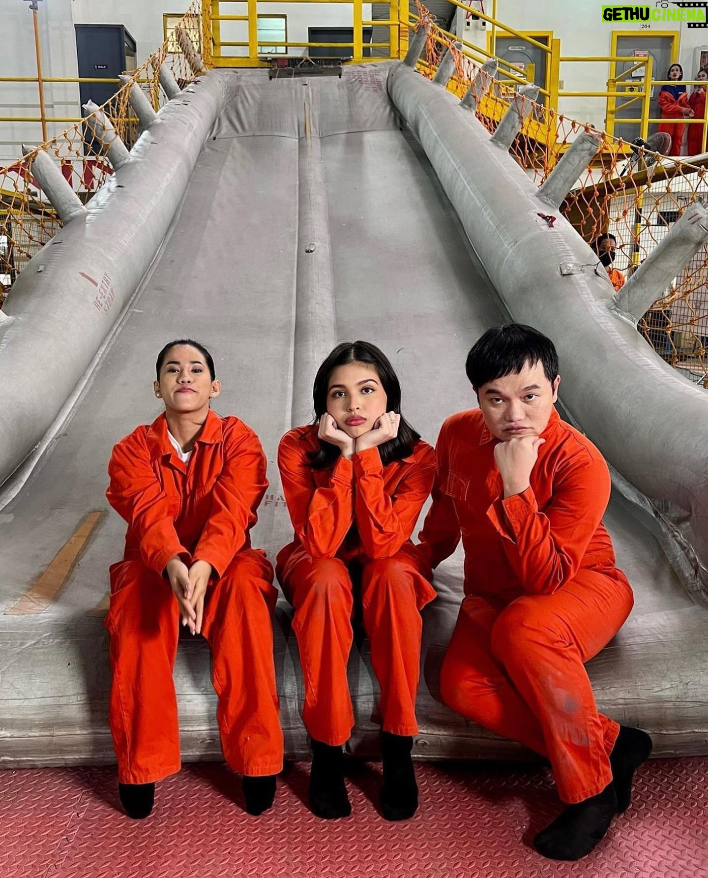 Maine Mendoza Instagram - The path I was supposed to take 8 years ago. My teenage self would be so happy. π
Flight attendant training/crash course for #MaineGoals Season 3 pilot week! Catch us on @tv5manila Gandang Mornings weekdays at 8:30am and weeknights at 8pm on BuKo Channel @feelgoodsabuko.
Canβt wait for you to see what we have in store this season. Exciting goals ahead! ππ»