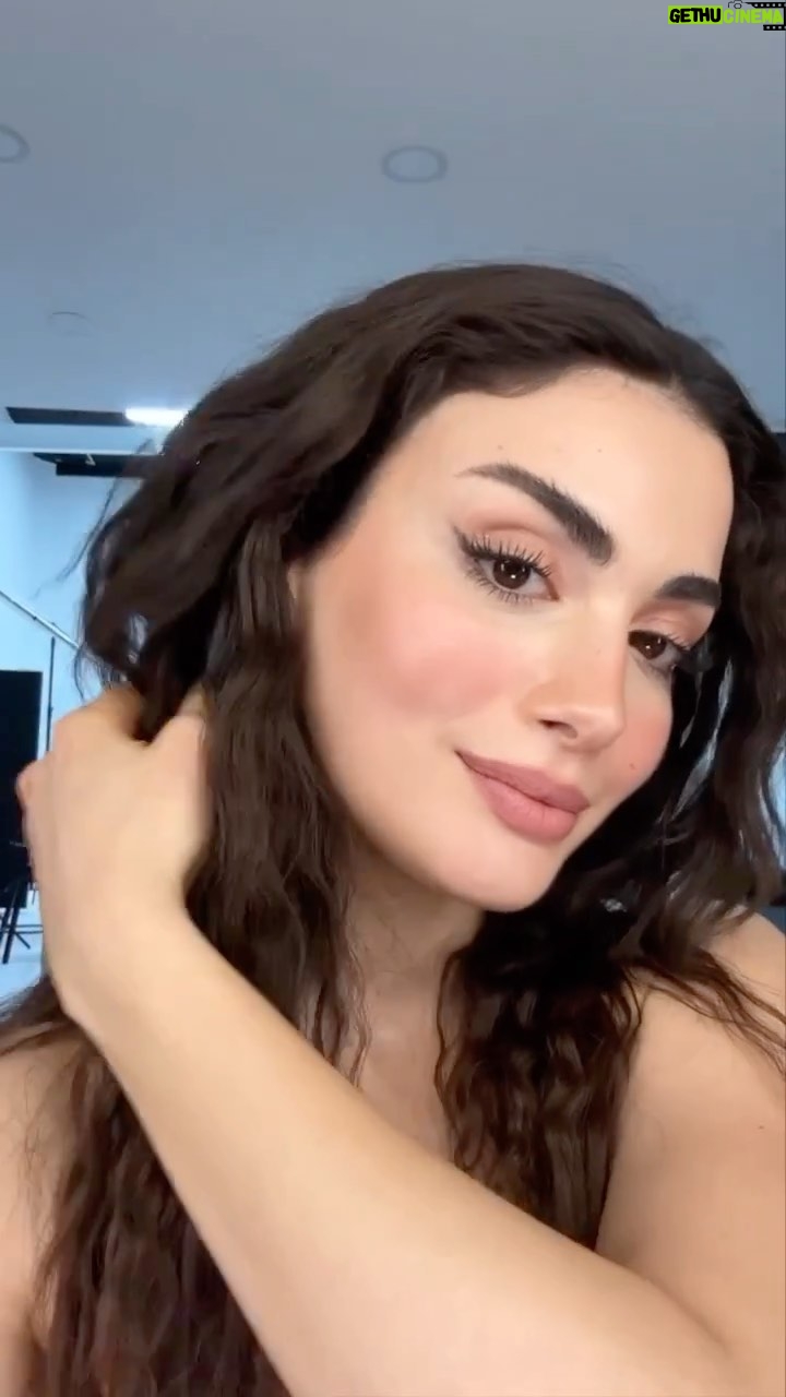 Özge Yağız Instagram - Backstage 💫
@ozgeyagizz @formsantedergisi
@akinunalofficiall @tuldor
#özgeyağız #hamiyetakpinar