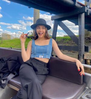 Cemre Baysel Instagram - Giethoorn 🪄

(📷 @serhatsenn 🌹)