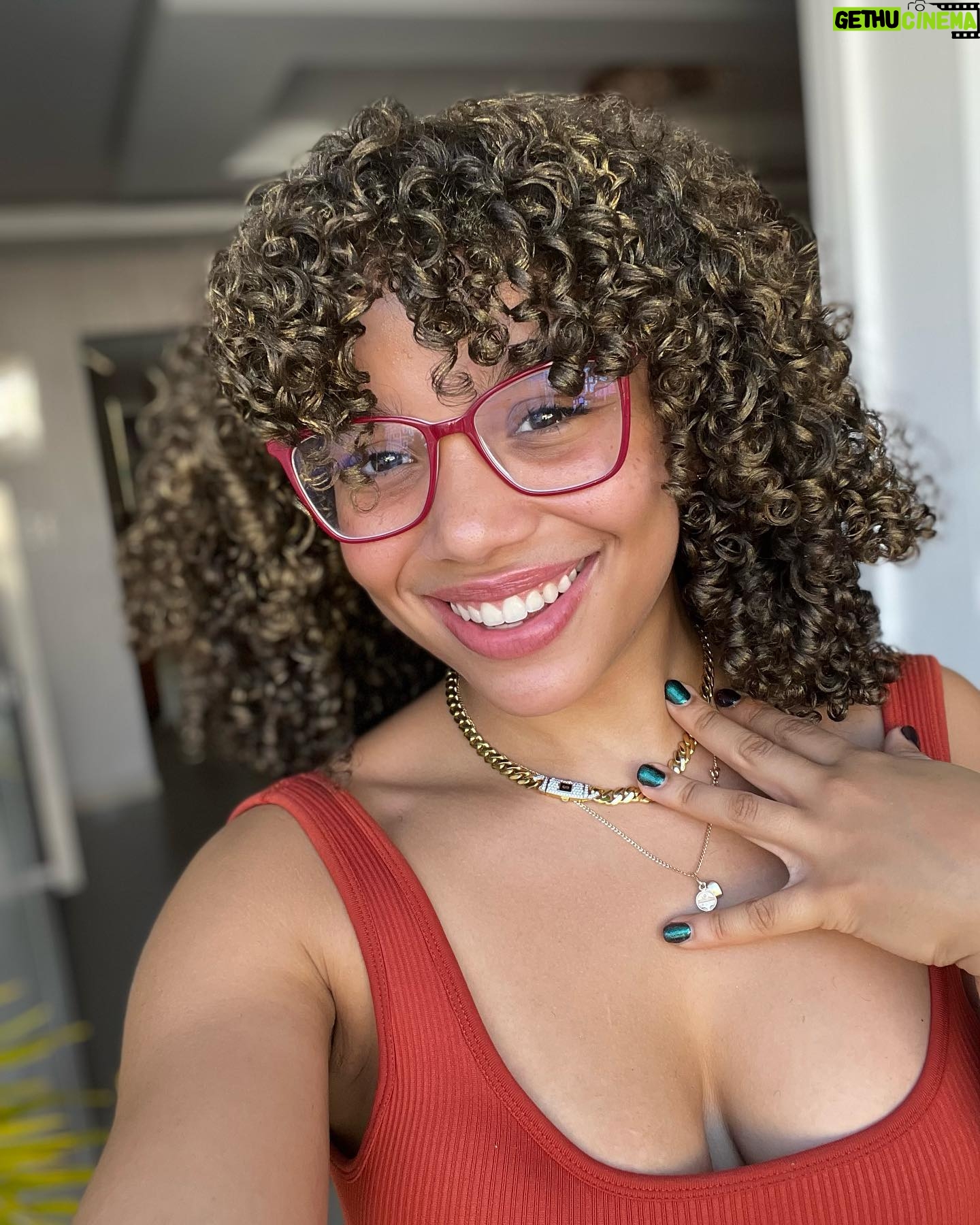 Chelsy García - 61.2K Likes - Llegué morena a @puroafrobeauty y salí rubia😍