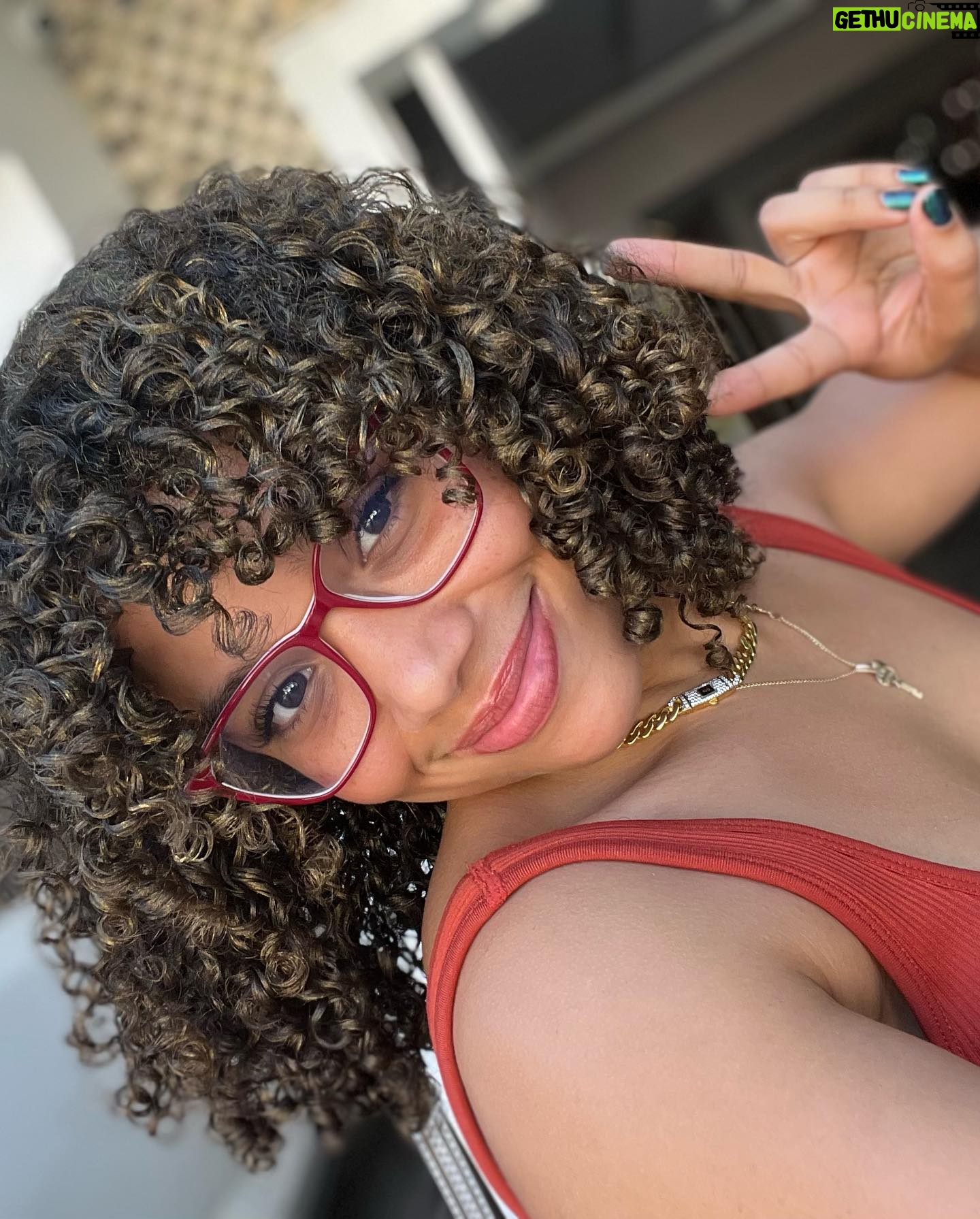 Chelsy García - 61.2K Likes - Llegué morena a @puroafrobeauty y salí rubia😍