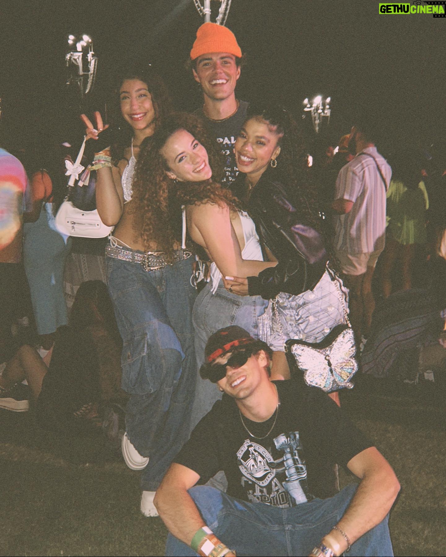 Sofie Dossi - 92.8K Likes - Coachella finale 🤠