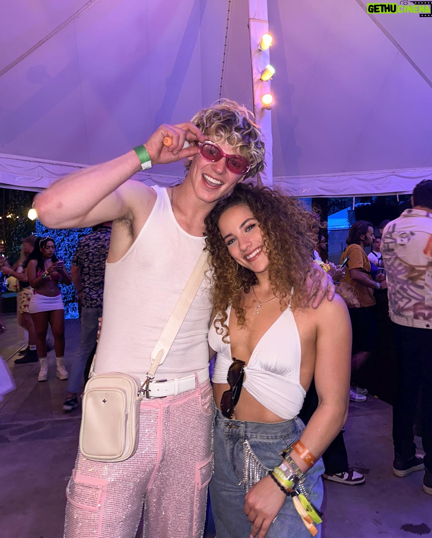 Sofie Dossi - 92.8K Likes - Coachella finale 🤠