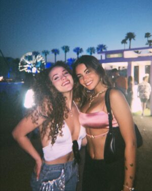 Sofie Dossi Instagram - Coachella finale 🤠