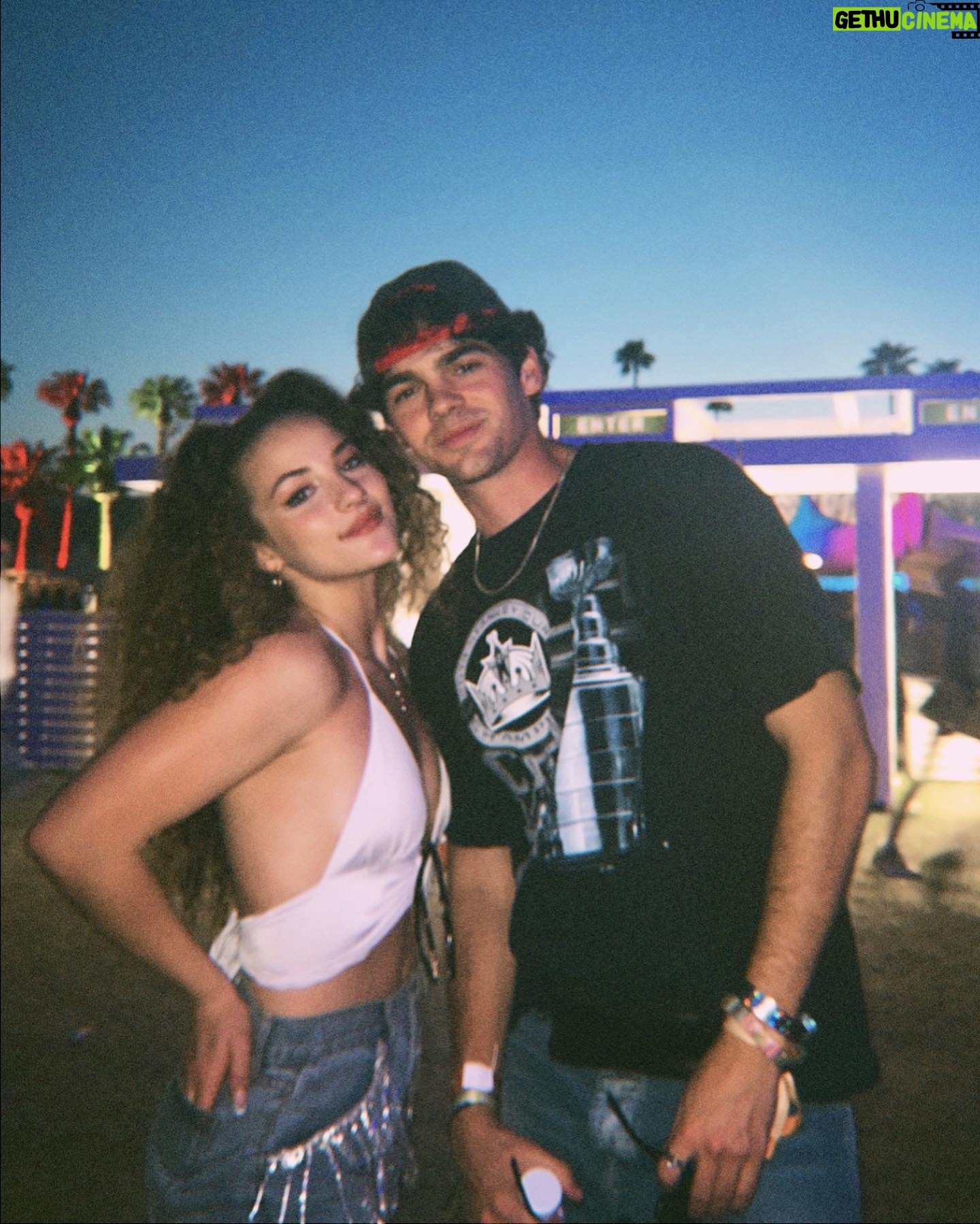 Sofie Dossi - 92.8K Likes - Coachella finale 🤠