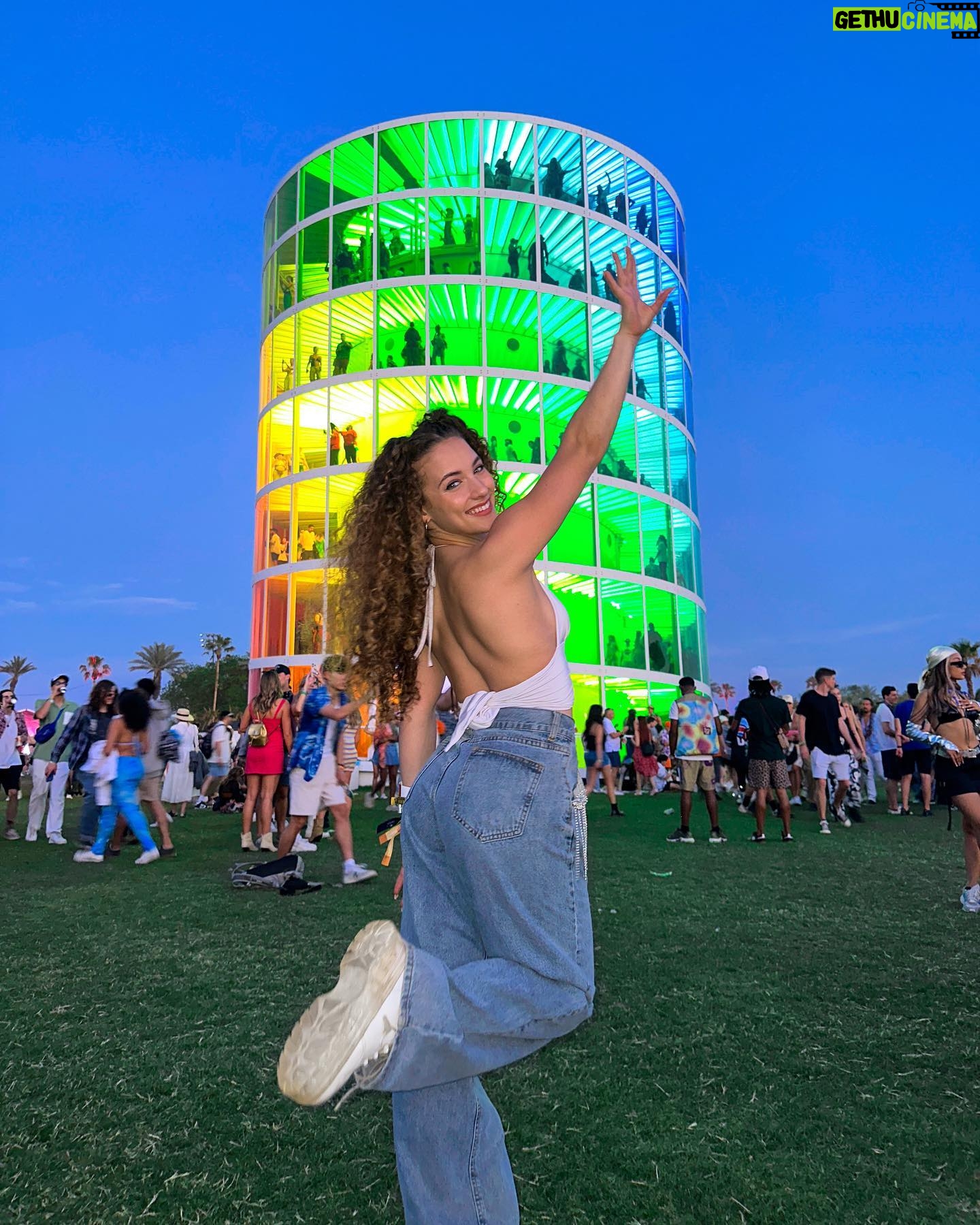 Sofie Dossi - 92.8K Likes - Coachella finale 🤠