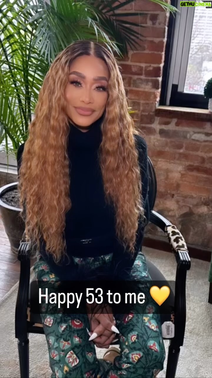 Tami Roman - 67K Likes - It’s my BIRTHDAY! God has blessed me to see another one 🙌🏽 more time with my daughters, my husband, my family & friends…more time to do what I love, more time to laugh & smile, more time to be a better version of myself and more time with you… all of y’all that support & uplift me. I’m so thankful for LIFE! 💛💛💛