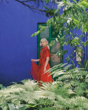 Aurora Aksnes Instagram - 💙 
thank you for capturing these moments both with your camera both also worth your heart @gggonzalolopez it’s been wonderful having you with us 🧚🏻🌿🥀🌚🫐