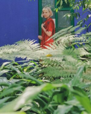 Aurora Aksnes Instagram - 💙 
thank you for capturing these moments both with your camera both also worth your heart @gggonzalolopez it’s been wonderful having you with us 🧚🏻🌿🥀🌚🫐