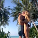 Bar Refaeli Instagram –