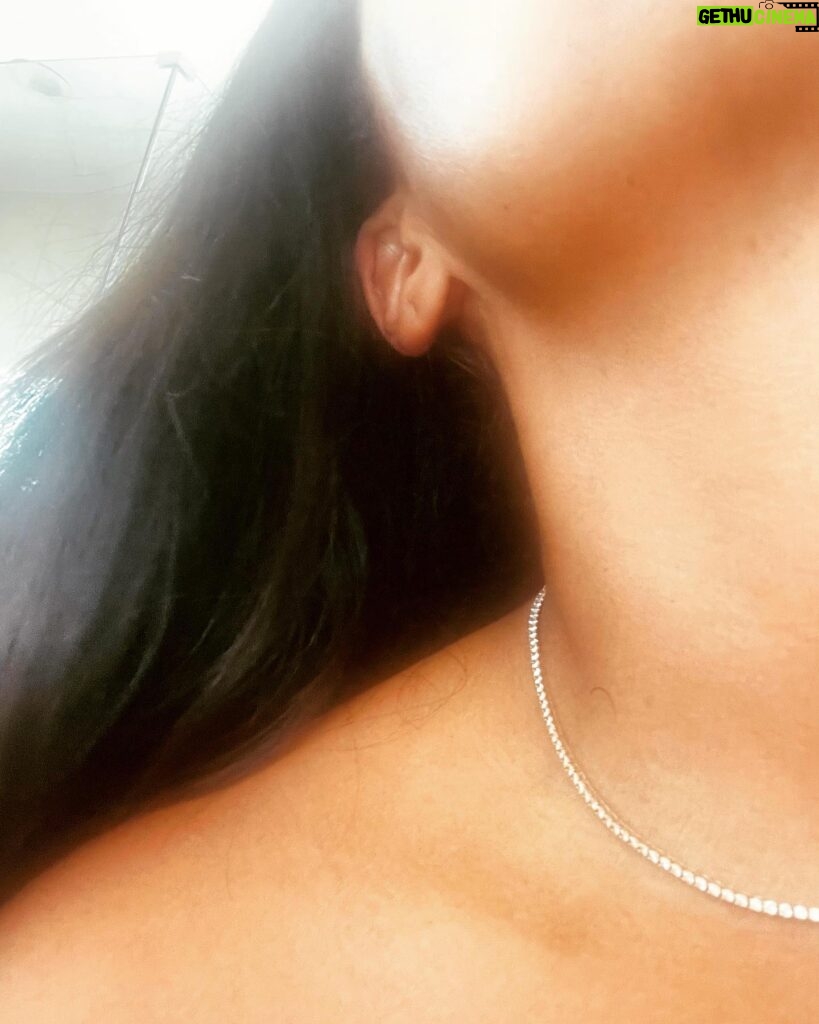 Nia Long Instagram - Baby diamonds on my neck 😛