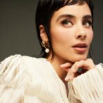 Esmeralda Pimentel Instagram – Spring-Summer trends alert! ✨ @esmepimentel asistió a la décima edición de los #PremiosPlatino con un look vanguardista de @congtriofficial, de la mano de joyas @bulgari y @suotstudios ✨

#PremiosPlatino2023 #10PLATINO

Créditos:
Maquillaje: @robertosiguero @lancomeofficial 
Vestido: @congtriofficial 
Joyas: @suotstudio @bulgari 
Fotografía: @juanjomolinaphotographer