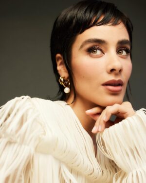 Esmeralda Pimentel Instagram - Spring-Summer trends alert! ✨ @esmepimentel asistió a la décima edición de los #PremiosPlatino con un look vanguardista de @congtriofficial, de la mano de joyas @bulgari y @suotstudios ✨

#PremiosPlatino2023 #10PLATINO

Créditos:
Maquillaje: @robertosiguero @lancomeofficial 
Vestido: @congtriofficial 
Joyas: @suotstudio @bulgari 
Fotografía: @juanjomolinaphotographer