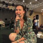 Şevval Sam Instagram – Müzik iyileştirsin hepimizi.. 🎶
herkese iyi bayramlar 🍬🌈🍭🌺❤️