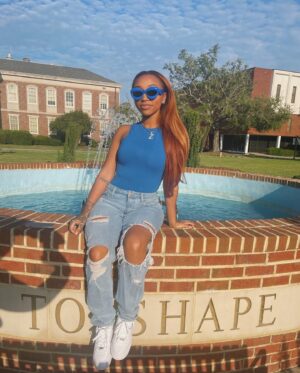 Zonnique Pullins Instagram - your favorites favorite!🌠
idk why I’ve been wearing blue everyday