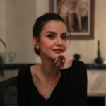 İrem Helvacıoğlu Instagram - Poz verirken ellerimin kibarlığı 🤗🫣🤣