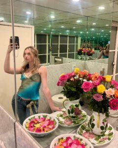 Jayden Bartels Instagram - 💐seconds later the people next to us broke their plate and I took a piece of the broken plate home as memorabilia 😁