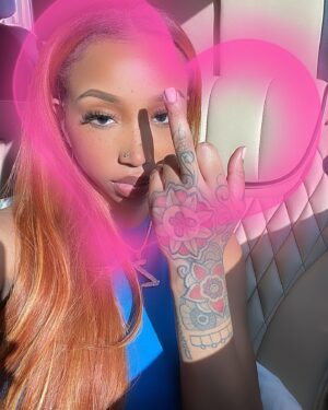 Zonnique Pullins Instagram - your favorites favorite!🌠
idk why I’ve been wearing blue everyday