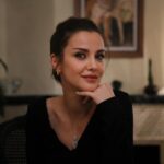 İrem Helvacıoğlu Instagram - Poz verirken ellerimin kibarlığı 🤗🫣🤣