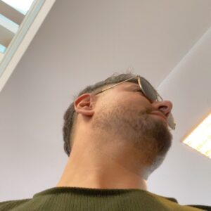 Bensu Soral Instagram - Düştüğümüz en güzel tuzak… 🫶🏽 

Oyuncu arkadaşlarım, yönetmenlerim, senaristlerim, kamera arkasındaki tüm ekibim, değerli yapımcılarımız ve en önemlisi bizi gece gündüz destekleyen güzel kalpler; hepinize çok teşekkür ederim.

“Ben bu evde, aile olmak için kan bağı olmasına gerek olmadığını öğrendim.”

Sizi çok seviyorum ❤️‍🔥