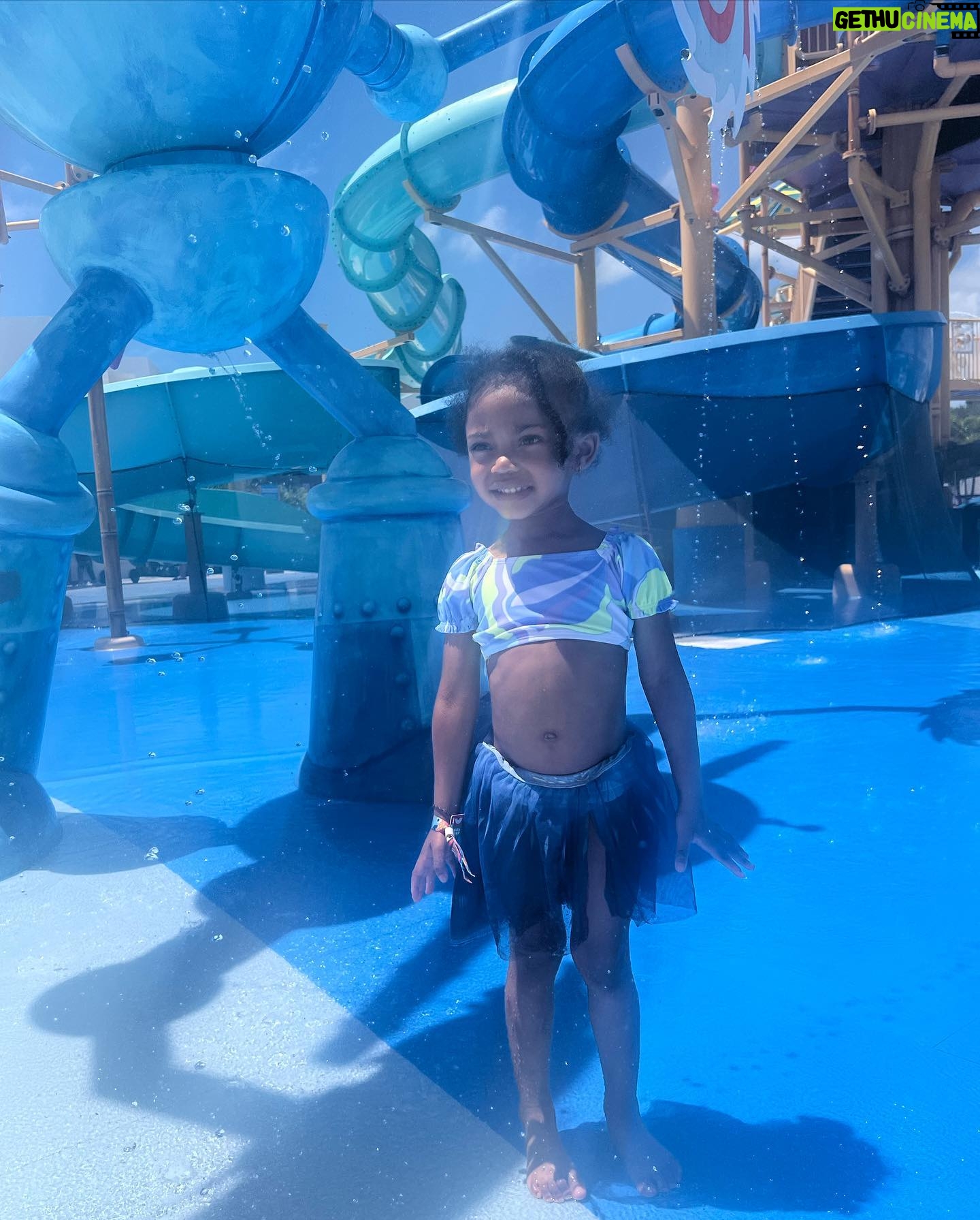 Chanel Iman Instagram - Family Fun 💗🙌🏾 @nickresortrivieramaya 🙏🏽