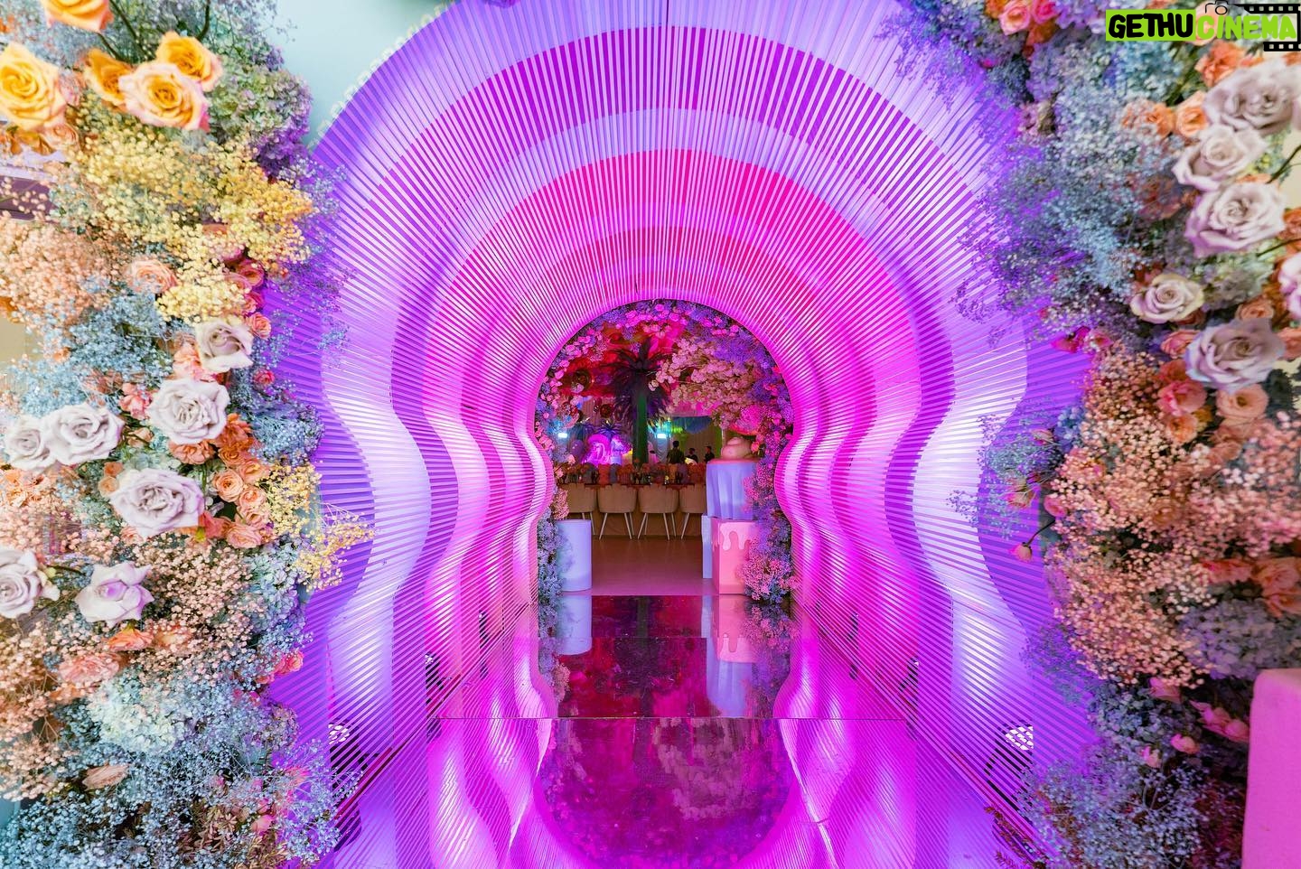 Jennylyn Mercado Instagram - Do you have a sweet tooth? 🍬Then you’re in for a treat. From a blank canvas, @whitespacemnl transformed into a #canDYLANd dream for @mercadojenny and @dennistrillo’s daughter Dylan’s first birthday! 🍭
Yummy gummy bears, pastel palm trees, and life-size candies all around. At this party, desserts came first! All for our sweet little Dylan! 🥰
Full planning and Coordination:@vpeventsco @niceynice_
Event Designer: @gideonhermosa @houseofhermosaph
Catering: @juancarlocaterer
Lights & Sounds: @ignite.pro
Staging: @4thwall.group
Photo & Video: @niceprintphoto
Dessert Bar: @audreyspastries
Cake: @honeyglazecakes
Giveaway Kids: @insta_mug
Giveaway Adults: @kleankanteen_ph
Care Kit: @nina.leatherph
Photo booth: @poseandprint
Performer: @geraldine.a.uy
Food Carts:
@crepeglazik
@sweettooth.mgs
@festivesbyclustercones
@pufflesph
donutsonthego
@hotlinksph
@frose.cocktails
@pastapoloph
Play Area:
@cityjumpnslide
@thenestplayandpartypad
@pastelplay.ph
@printdivas
Uv Purifiers sponsored by @allerplasma
Crewmeal by @thepurplewok
Genset: Mc Lights Resources
Detail pictures by: @adrianardiente
#CaliforniaDreams #KidsParty