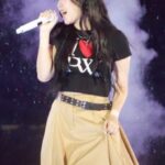 Lee Young-ji Instagram – 부석순 선배님덜 지금보다 더 부자되세요 마이크 선물 감사합니다잉 야무지게 썼네요만