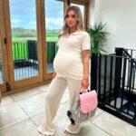 Dani Dyer Instagram - How gorg is this changing bag?!😍 It will definitely come in
handy for outings with the girls 💕 #ad