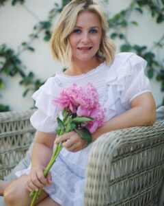 Jessica Capshaw Instagram - A summertime sitting with florals in hand. Very ladylike, I say...