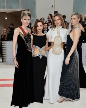 Maude Apatow Instagram - 🖤 MET GALA 🖤 
Gabriela Hearst reimagined a dress that Karl Lagerfeld designed when he was at Chloé. I’m so grateful to have gotten to wear such a beautiful look with so much history. Thank you for having me @chloe @voguemagazine
