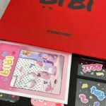 BIBI Instagram - 페스티버에서 선물이 왔어요🥰
이번에 나온 4가지 컨셉의 비비 굿즈!

지금 페스티버에서 제 이야기가 담긴 굿즈를 만나보실 수 있으니 얼른얼른 구경오세요❣️

@festiver_official #페스티버 #festiver #슈피겐 #비비 #BIBI #굿즈