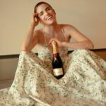 Karla Souza Instagram – Con mucha emoción les comparto que soy parte de la familia Moët & Chandon como embajadora de México y seré parte de un nuevo capítulo de su programa Toast For a Cause. Una gran plataforma en la que aprovecharé para fomentar igualdad de oportunidad e inculcar y motivar las vocaciones cinematográficas de las mujeres en el cine. 
#ToastWithMoet @moetchandon #ad 

EVITE EL EXCESO.
____________________________________________________

With great excitement, I share that I am a part of the Moët & Chandon family as the ambassador of Mexico and I will be a part of a new chapter in their program, Toast For a Cause. This is a great platform where I will take the opportunity to promote equal opportunities and instill and motivate women’s vocations in cinema.
#ToastWithMoet @moetchandon #ad

DRINK RESPONSIBLY.