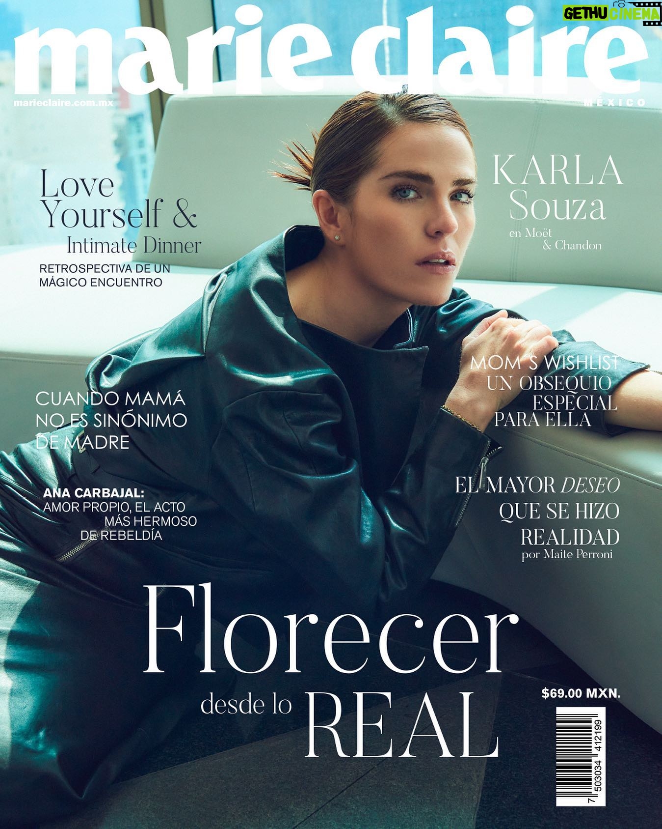 Karla Souza Instagram - ¡Un clavado a la realidad! Producida y protagonizada por @karlasouza , “La Caída” ha representado uno de sus papeles más desafiantes. Con años de dedicación, dar vida a Mariel implicó un trabajo físico que impactó profundamente en su lado más humano.
Celebrando una carrera que se ha ido propagado a través del tiempo, es así como la actriz protagoniza nuestra edición de mayo, de la mano de @moetchandon refleja su esencia como un espumeo audaz, fuerte, elegante y siempre en ascenso, de lo cual pudimos ser testigos en los rincones de @sofitelmexicocity #KarlaSouzaEsMarieClaire 🤍
Créditos:
Director editorial: @gerardangulo
Dirección y estilismo: @sergio.valenzuelach
Fotografía: @marthalvarezbernal
Peinado: @ernestovargas_hair
Maquillaje: @salvadorgonzalezmakeup
Asistente de moda: @michortizand , @vanecl.__ y @zyanyaabreu
Asistente de fotografía: @zoegmz__
Entrevistas: @annabrennda