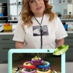 Marina Fedunkiv Instagram – Как я хочу провести майские: с аперолем на веранде 🍹
Как я должна хотеть их провести по мнению мамы: с тяпкой в огороде 🌾