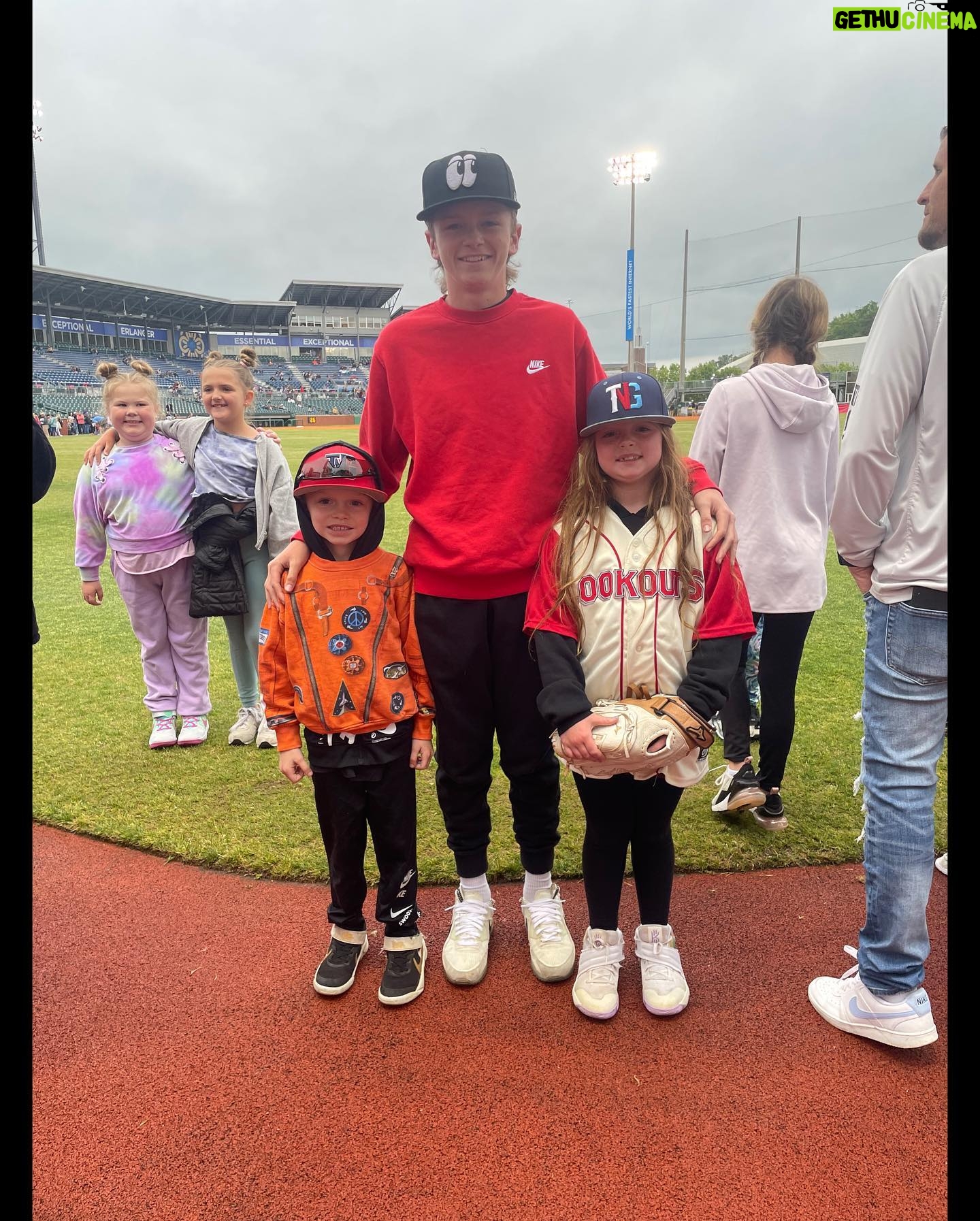 Maci Bookout Instagram - It’s not the size of the dog in the fight, it’s the size of the fight in the dog. Let’s go Mavvy! 🥶👏🏻😎
#mostimprovedstudentaward #thingsthatmatter #mrmaverick #siblinglove #chattanoogalookouts