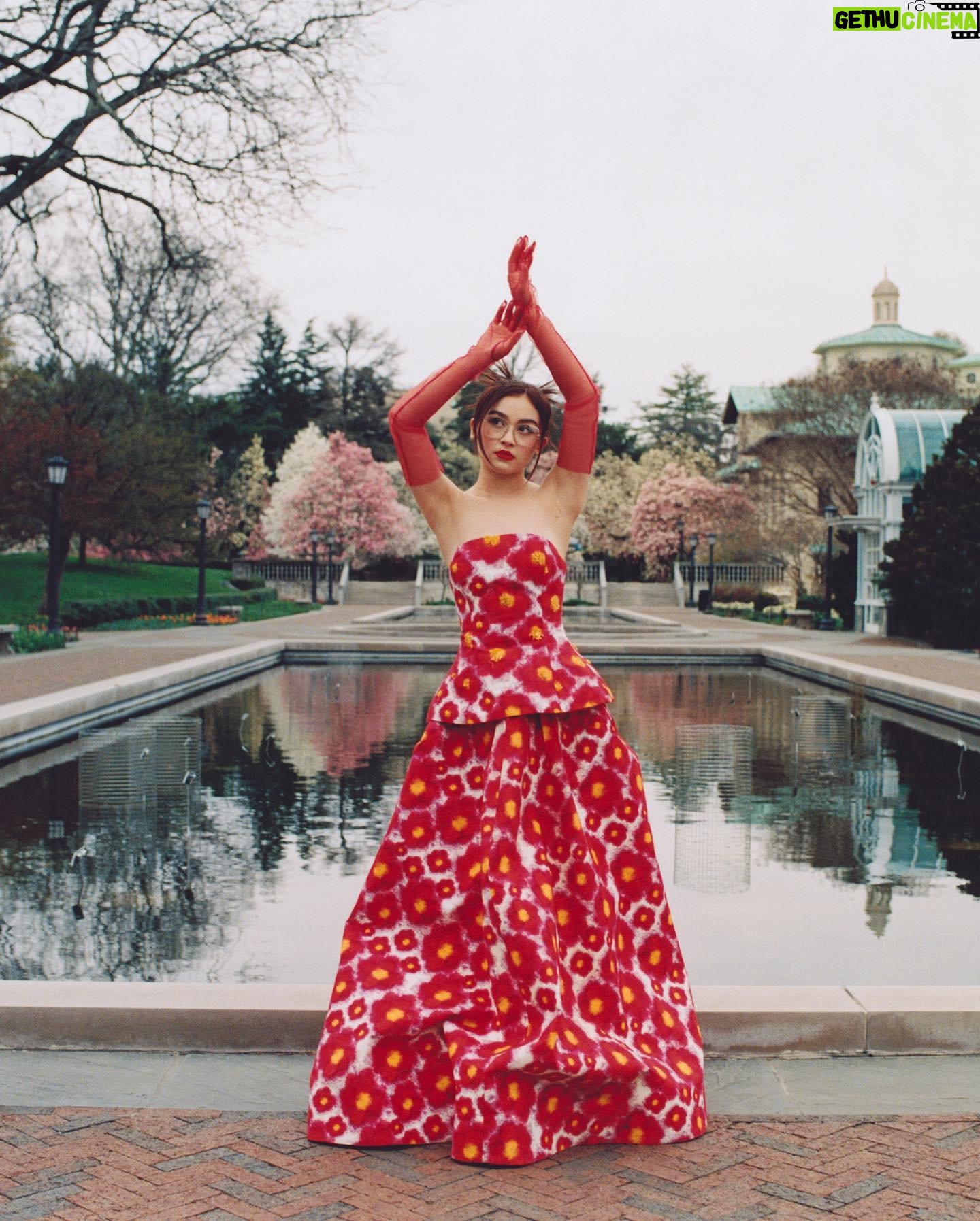 Anna Cathcart Instagram - i’m floored🥹 what an absolute dream. thank you @teenvogue it is an honour !!
Writer: @meeshkakim
Photographer: @anameizing
Stylist: @shebiaan
Hair Stylist: @chika_nishiyama
Makeup Artist: @ittts_sena
Manicurist: @wuwunails
Location: @brooklynbotanic
Art Director: @emilyzirimis
Senior Fashion Editor: @tchesmeni
Senior Culture Editor: @claire_ifying
Talent Director: @eugeneshevertalov