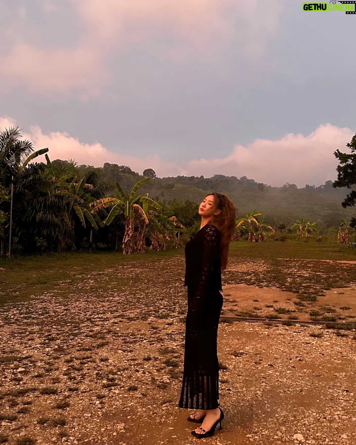 Soyou - 42.6K Likes - #홀리데이_인 _카오락_내맘대로패키지