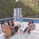 Hend Sabry Instagram - يصلح الكيمونو للإرتداء في كل المناسبات، سواء الرسمية، الكاجوال، البوهو، والبوهيمي، كيمونو  Second Chance لكل امرأة.

From formal to fun, from boho to bold, from basic to bohemian, Kimono has something for every woman.

Shop Now!

#secondchance