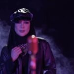 Erra Fazira Instagram – Tiga jury yang akan menilai nyanyian-nyanyian peserta kita di pentas ‘Mic On Selebriti’ kali ini.. Korang dah bersedia belum nak tengok mereka nie memberi komen-komen kepada peserta kita nie?. Haa Kalau korang nak tengok jangan lupa set masa korang tau bermula 20 Mei ini okay!
🎥 Mic On Selebriti
📅 Sabtu, Mulai 20 Mei 2023
🕚 9:00 malam
📺 Awesome TV : Saluran Astro (123) / MyTV (112)
Follow media sosial Awesome TV untuk update & content terkini tau:
IG: @awesometvmalaysia
FB: Awesome TV
Twitter: awesometv_my
TikTok: awesometv.my
App Store & Google Play Store: AwesomeTV
#AwesomeTV
#MemangOhsem
#MicOnSelebriti
#kasipecahspeaker