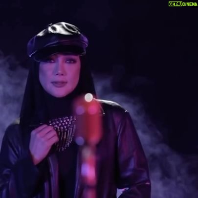 Erra Fazira Instagram - Tiga jury yang akan menilai nyanyian-nyanyian peserta kita di pentas ‘Mic On Selebriti’ kali ini.. Korang dah bersedia belum nak tengok mereka nie memberi komen-komen kepada peserta kita nie?. Haa Kalau korang nak tengok jangan lupa set masa korang tau bermula 20 Mei ini okay!
🎥 Mic On Selebriti
📅 Sabtu, Mulai 20 Mei 2023
🕚 9:00 malam
📺 Awesome TV : Saluran Astro (123) / MyTV (112)
Follow media sosial Awesome TV untuk update & content terkini tau:
IG: @awesometvmalaysia
FB: Awesome TV
Twitter: awesometv_my
TikTok: awesometv.my
App Store & Google Play Store: AwesomeTV
#AwesomeTV
#MemangOhsem
#MicOnSelebriti
#kasipecahspeaker