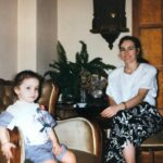 Merve Boluğur Instagram - Benim dünya güzelim bana hala beş yaşında gibi davranan annem..36 yım ben yok:)rujum nasıl?berbat mı:) didişmelerimizi sevdiğim🤪senin deyiminle;özgür kızın,, rüzgar gülün seni çok seviyor..iradeli güçlü karakterlim..umarım seneye dediğini yaparım torununla kutlarsın ve seni anlarım❤️tüm annelerin anne adaylarının gününü kutlarım!