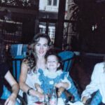 Merve Boluğur Instagram - Benim dünya güzelim bana hala beş yaşında gibi davranan annem..36 yım ben yok:)rujum nasıl?berbat mı:) didişmelerimizi sevdiğim🤪senin deyiminle;özgür kızın,, rüzgar gülün seni çok seviyor..iradeli güçlü karakterlim..umarım seneye dediğini yaparım torununla kutlarsın ve seni anlarım❤️tüm annelerin anne adaylarının gününü kutlarım!